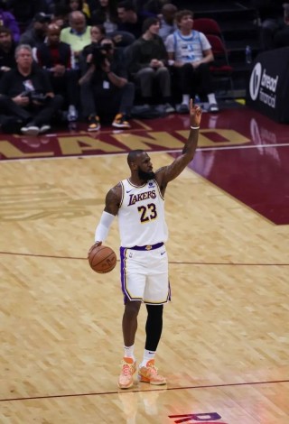 哈登82分超科比(nba最没含金量的冠军)